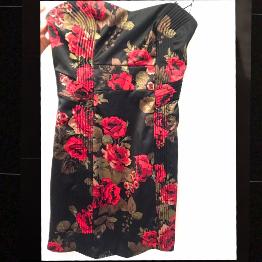BEAUTIFUL Red Floral Dress! Perfect for holidays!